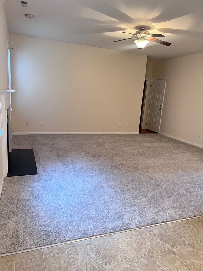 Building Photo - Spacious House in Woodfin/ 4 bedrooms-2.5 ...