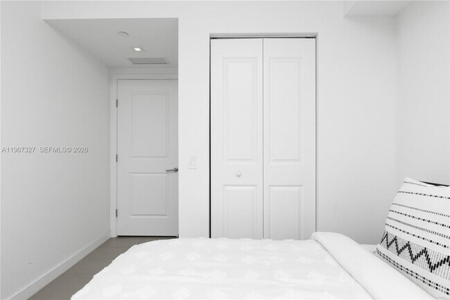 Building Photo - 1600 NE 1st Ave