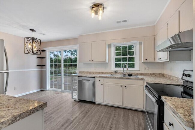 Building Photo - Adorable Brick Ranch- Piney Green Area