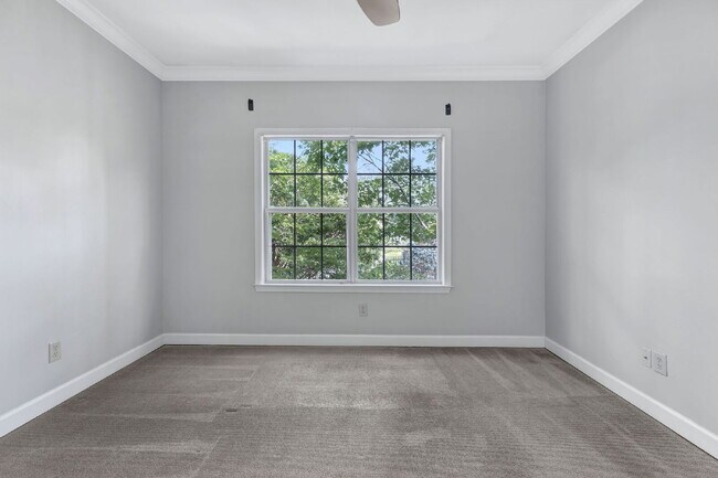 Building Photo - 2-Bed, 2-Bath Condo in the Heart of Green ...
