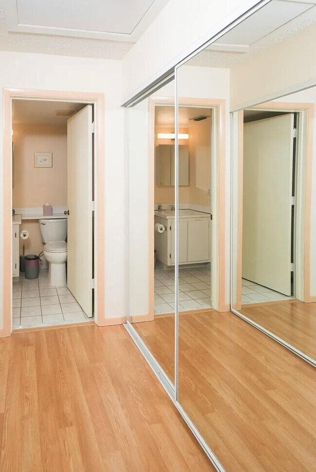 Building Photo - 1014 Green Pine Blvd