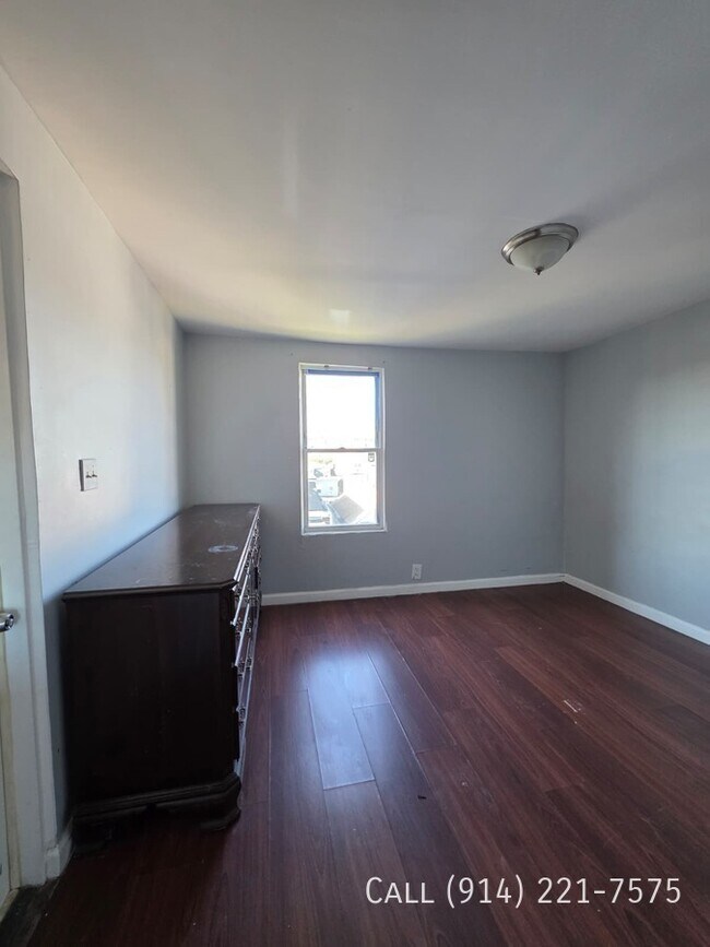 Building Photo - 151 Linden St