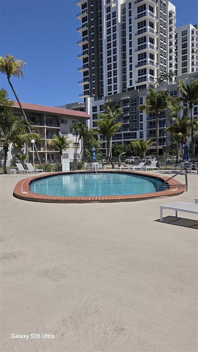 Building Photo - 8107 SW 72nd Ave