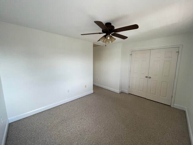 Building Photo - 406 Leverington Ave