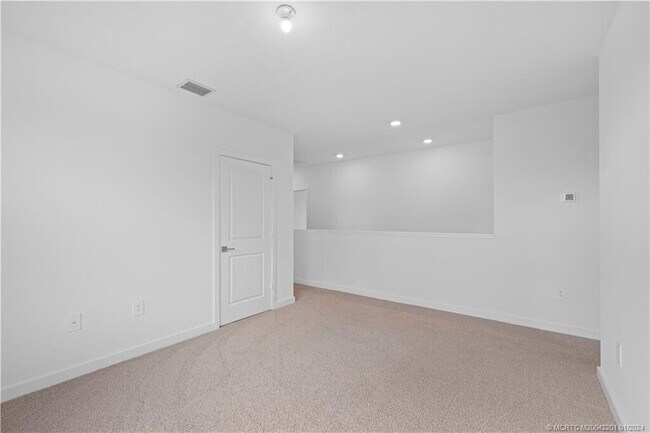 Building Photo - 2048 NE Ocean Dunes Dr
