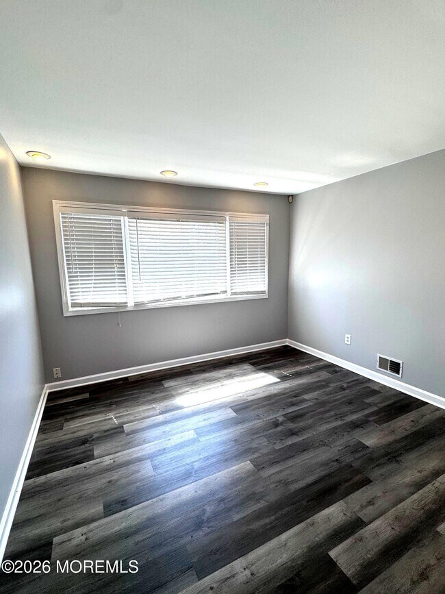 Building Photo - 39 Harborage Ave