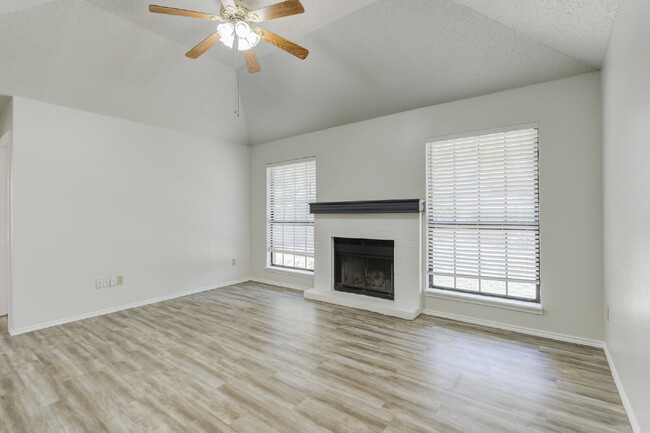 Building Photo - Cozy, Freshly Updated 3-bedroom 2-bathroom...