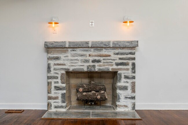 Building Photo - 491 Stratford Dr