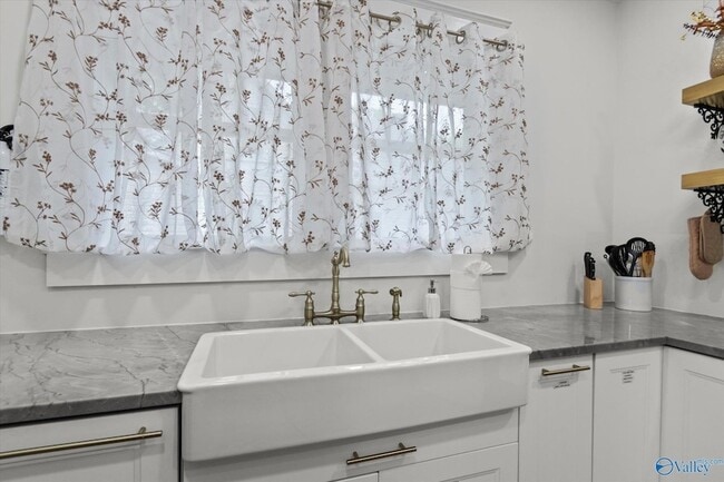 Building Photo - 603 Prospect Dr SE