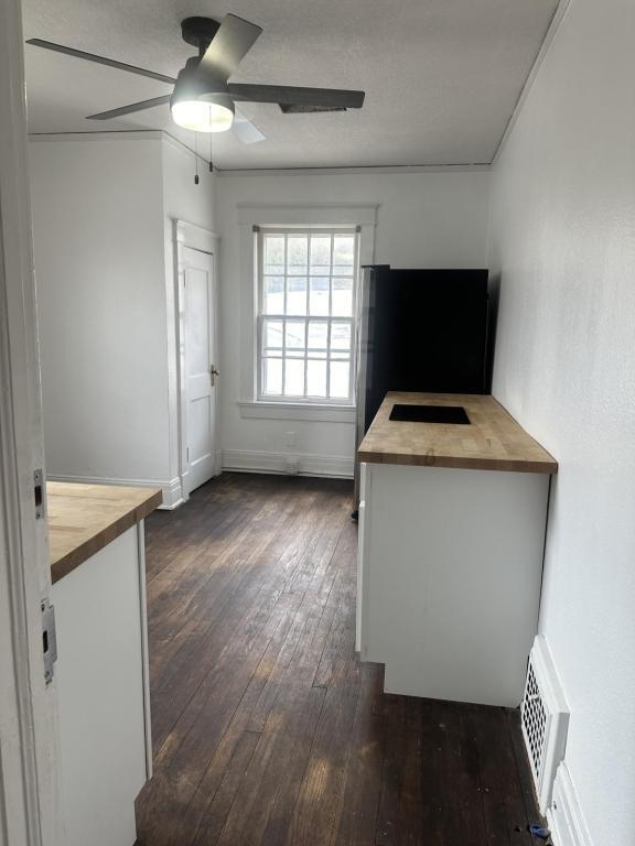 Building Photo - 704 S 26th St