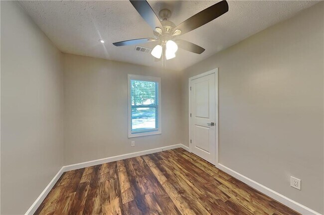 Building Photo - 3424 Hogan Dr NW