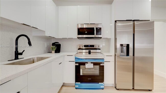 Building Photo - 2736 NW 21st Ave