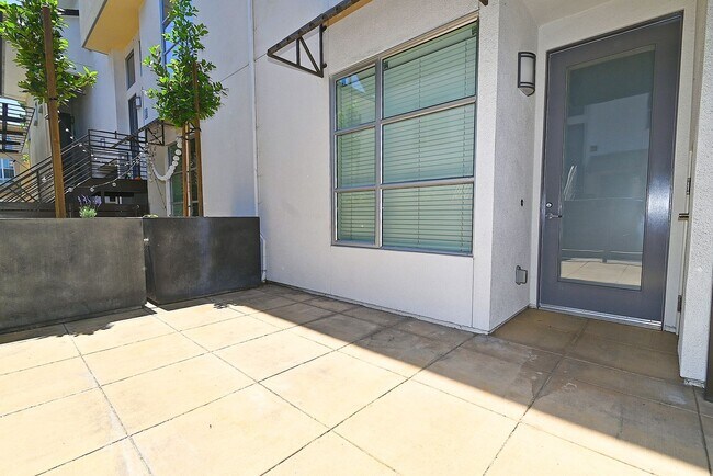 Building Photo - 1 E Julian St