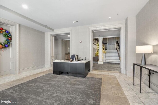 Building Photo - 1001 Chestnut St