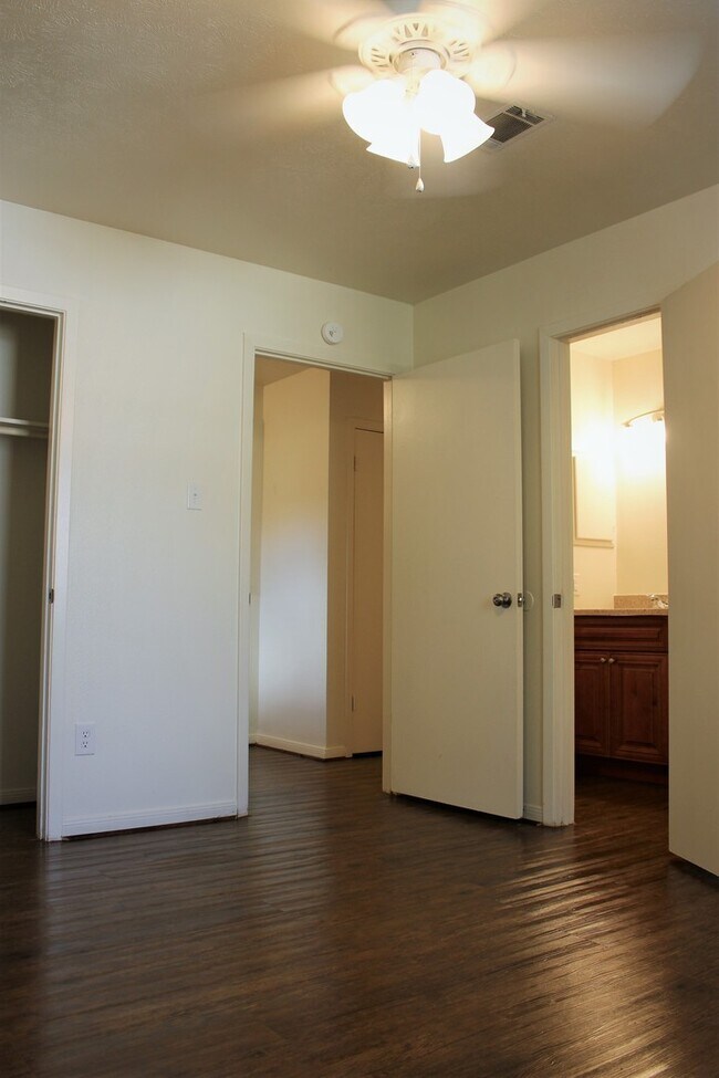 Building Photo - 3608WE