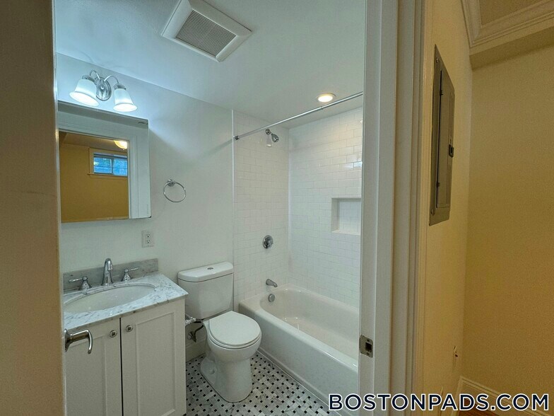 Building Photo - 3 Langdon St