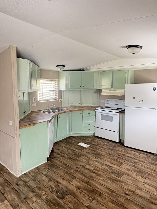 Building Photo - 2114 Cliffwood Rd