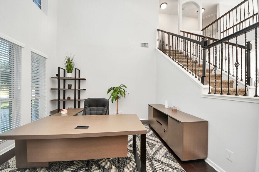 Building Photo - 30214 Vinebriar Dr