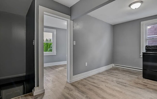 Building Photo - 260 S Hancock St