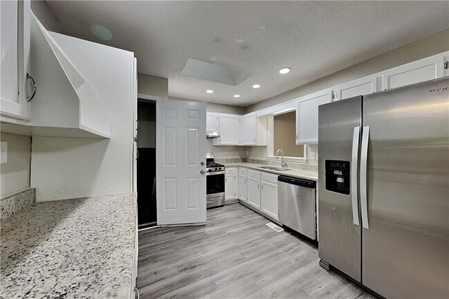 Building Photo - 323 Sumer Ln N