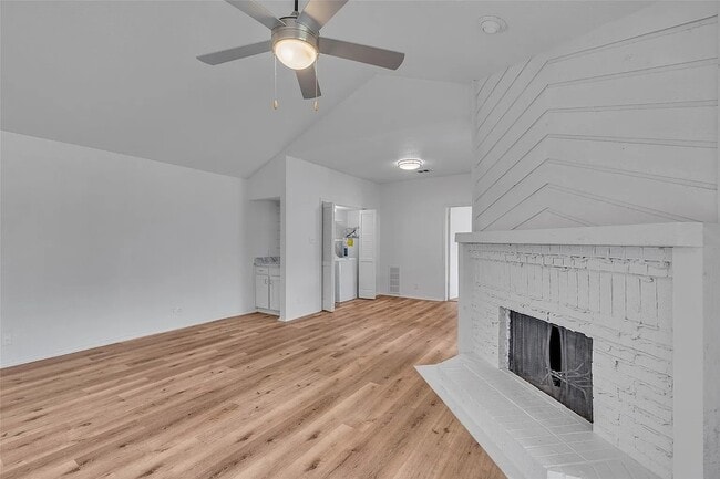 Building Photo - 6044 Stoneybrook Dr