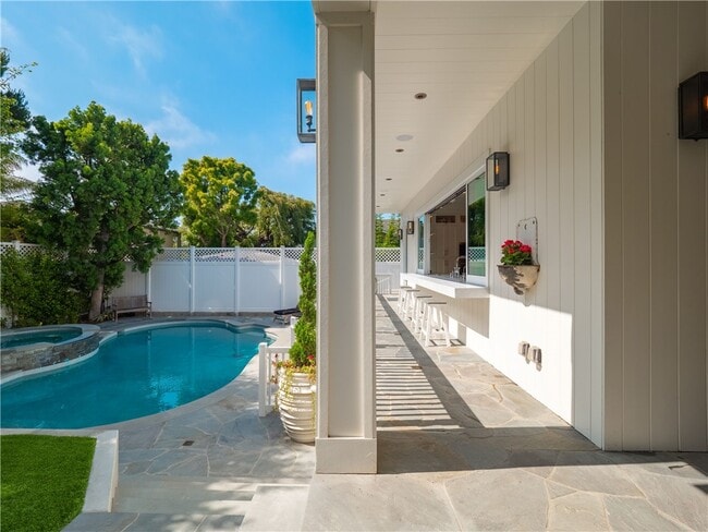 Building Photo - 3403 Laurel Ave