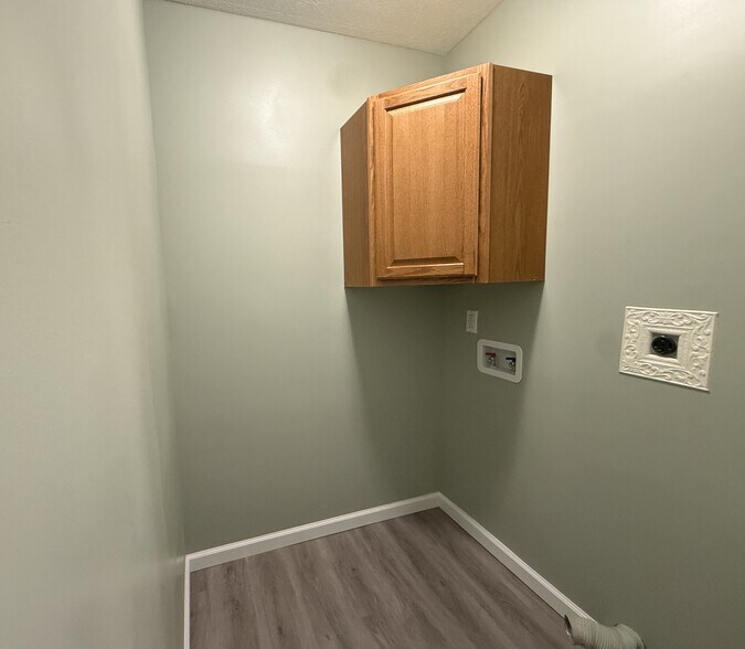 Building Photo - 412 Depot St