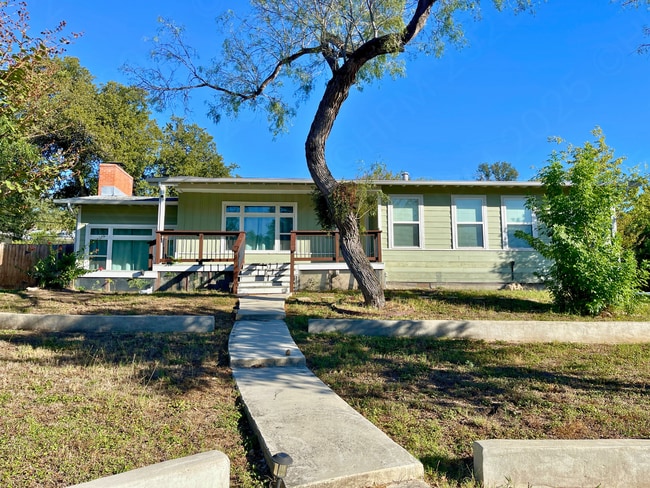 Building Photo - 1041 Ivy Ln