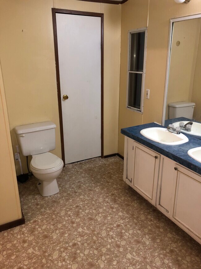 Building Photo - 317 Wood Gate Dr