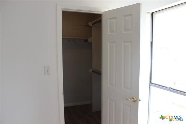 Building Photo - 223 Ridgewood Dr