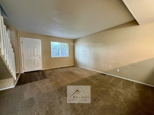 Building Photo - 1751 Shenandoah Dr