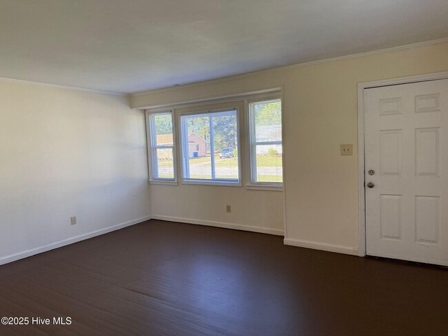 Building Photo - 2261 Onslow Dr