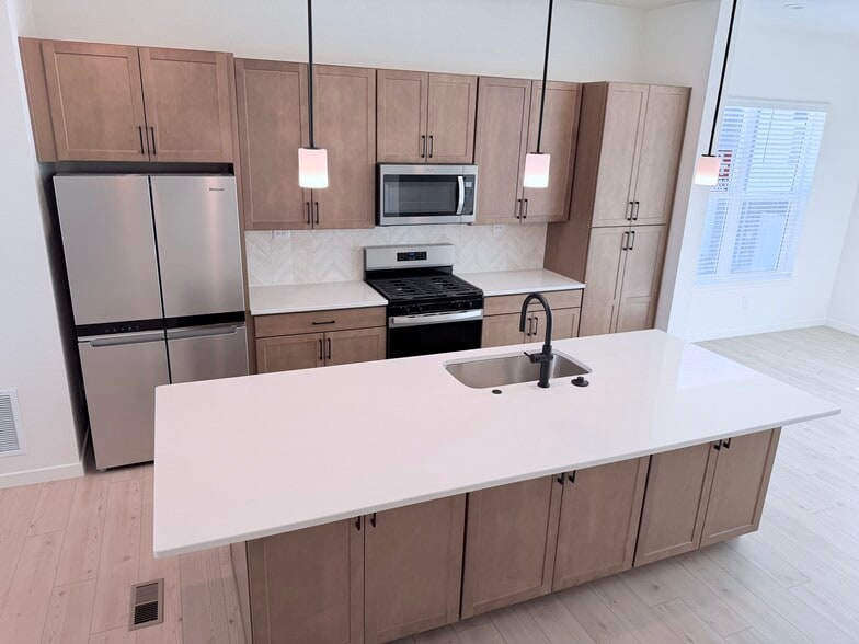 Building Photo - 4050 Ascend Grv