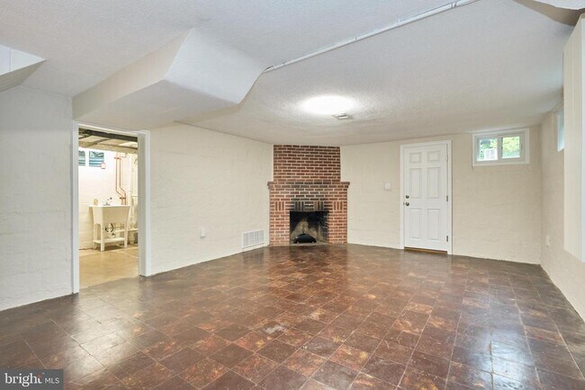 Building Photo - 3819 Woodbine St