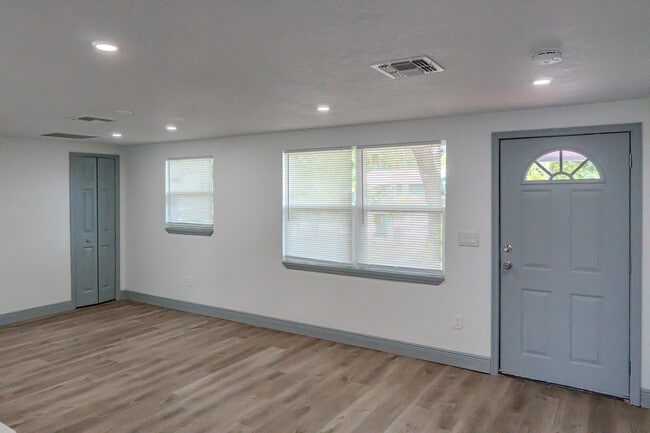 Building Photo - 217 Betty Ave