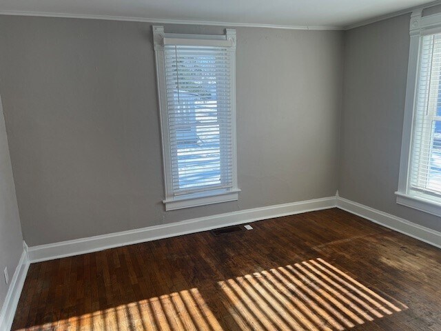 Building Photo - 402 E Elm St