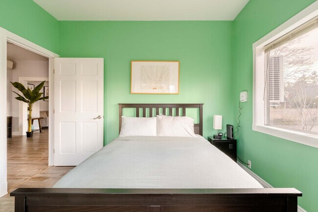 Building Photo - 4004 SE Division St