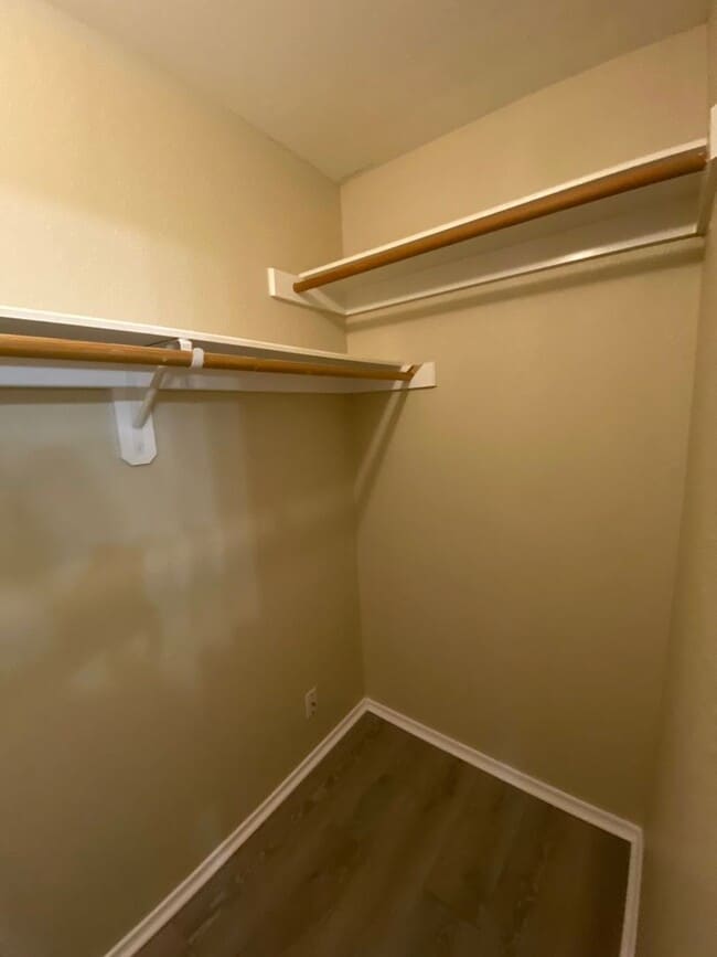 Building Photo - Charming and Spacious Home in a Quiet and ...