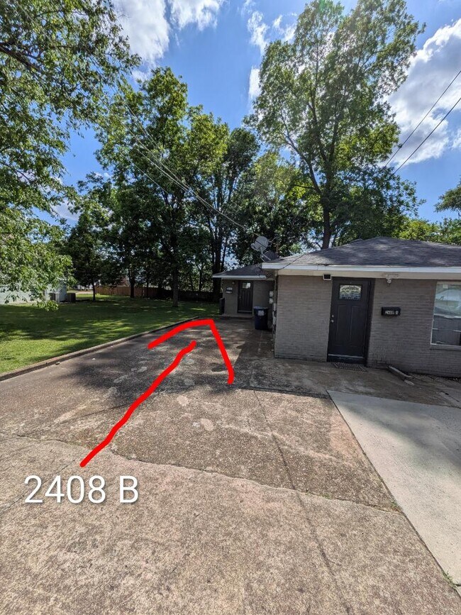Building Photo - 2408 Whitesburg Dr