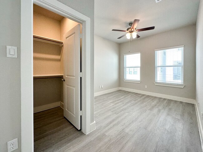 Building Photo - 9007 Lonestar Creekbend Ln