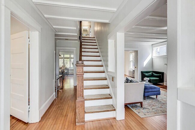 Building Photo - Palisades, NW Washington, DC - Beautiful 4...