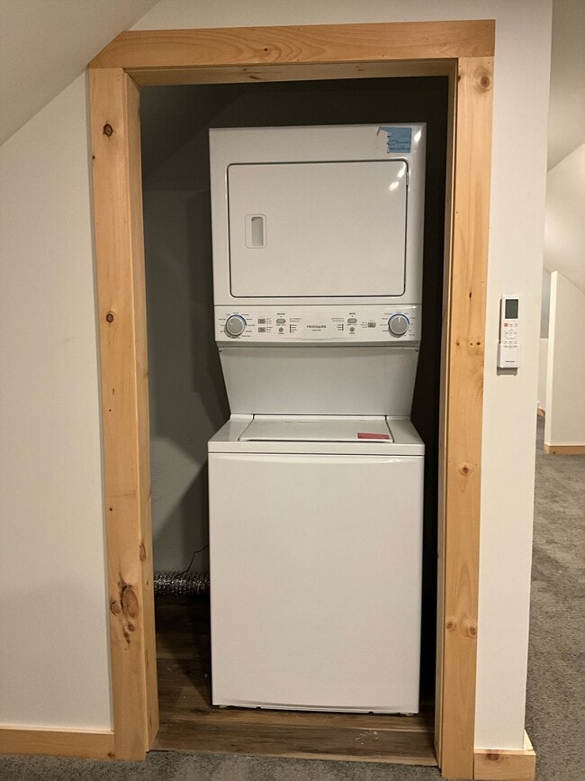 Building Photo - 8 Woodland Ct