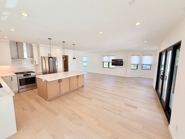 Building Photo - Never-Lived-In Luxury: 1,408 Sq Ft Detached Single-Family Home with Private Office — Downtown Sun...