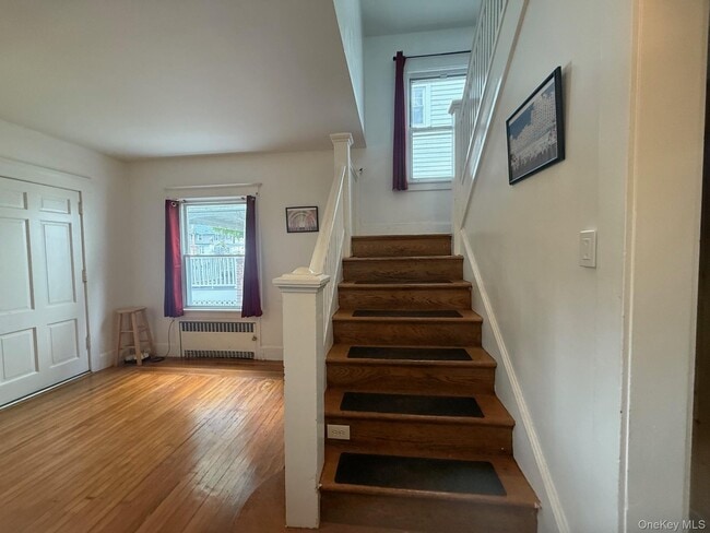 Building Photo - 37 Watkins Ave