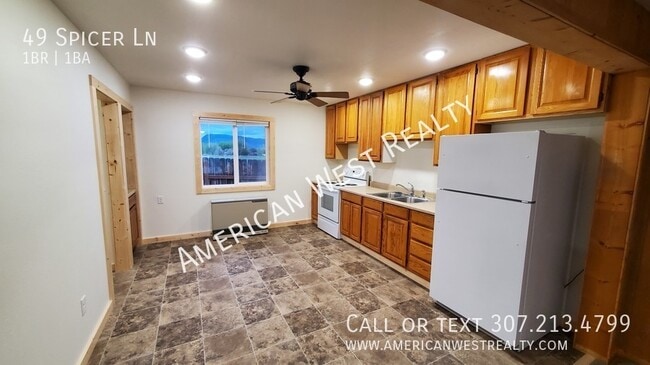 Building Photo - 49 Spicer Ln