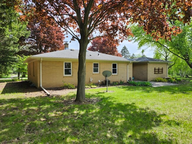 Building Photo - 6618 South Dr