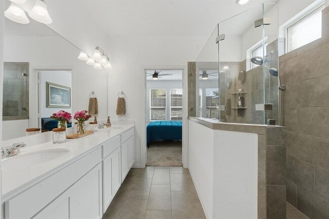 Building Photo - 209 Zamora Xing