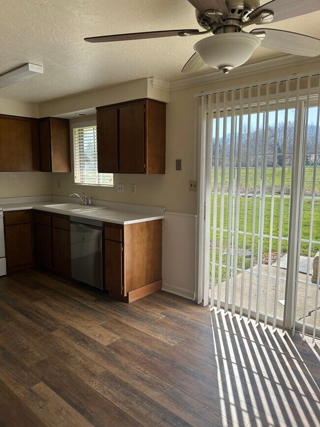 Building Photo - 2883 W Griffin Creek Rd