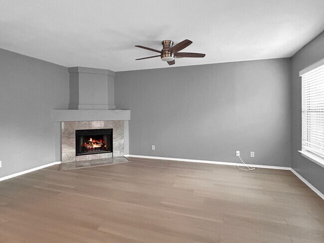 Building Photo - Freshly Updated 4-Bedroom Home with Pool, Fireplace & New Flooring in Universal City