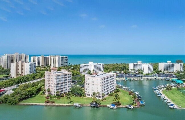 Building Photo - ***SHORT TERM/LONG TERM RENTAL***WEEKLY RE...
